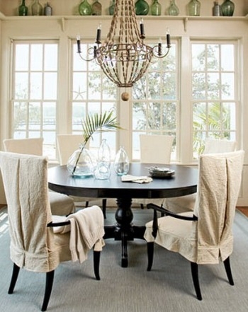 Housses blanches pour chaises de cuisine