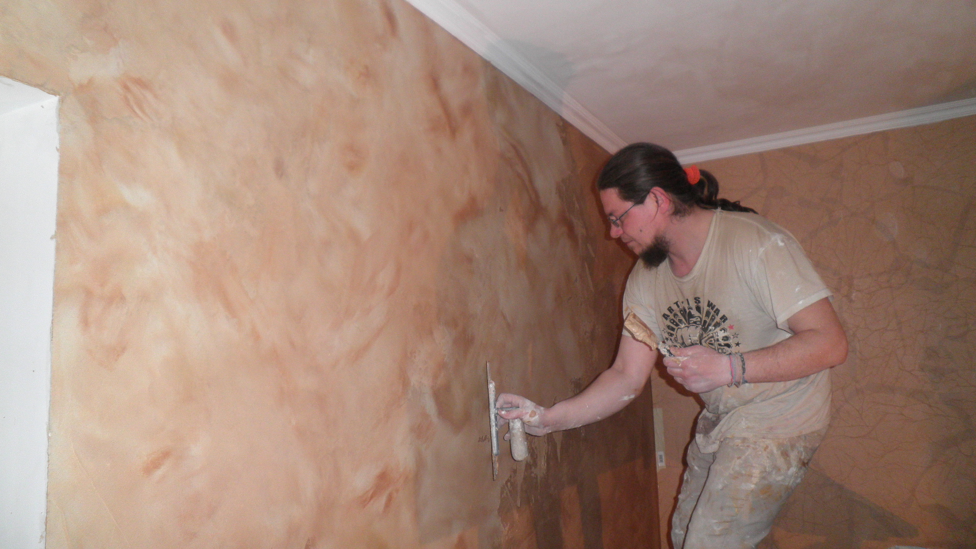 The right technology for priming walls with a spatula