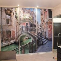 armoire encastrée à l'intérieur du couloir photo