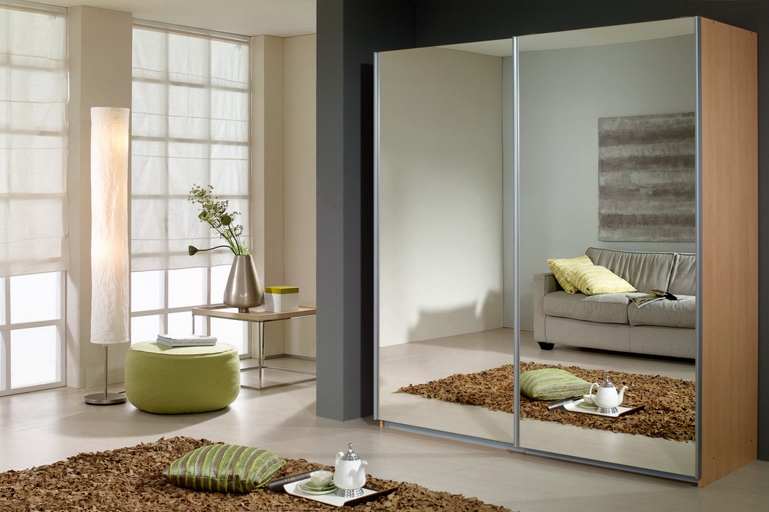 armoire intégrée à l'intérieur de la chambre