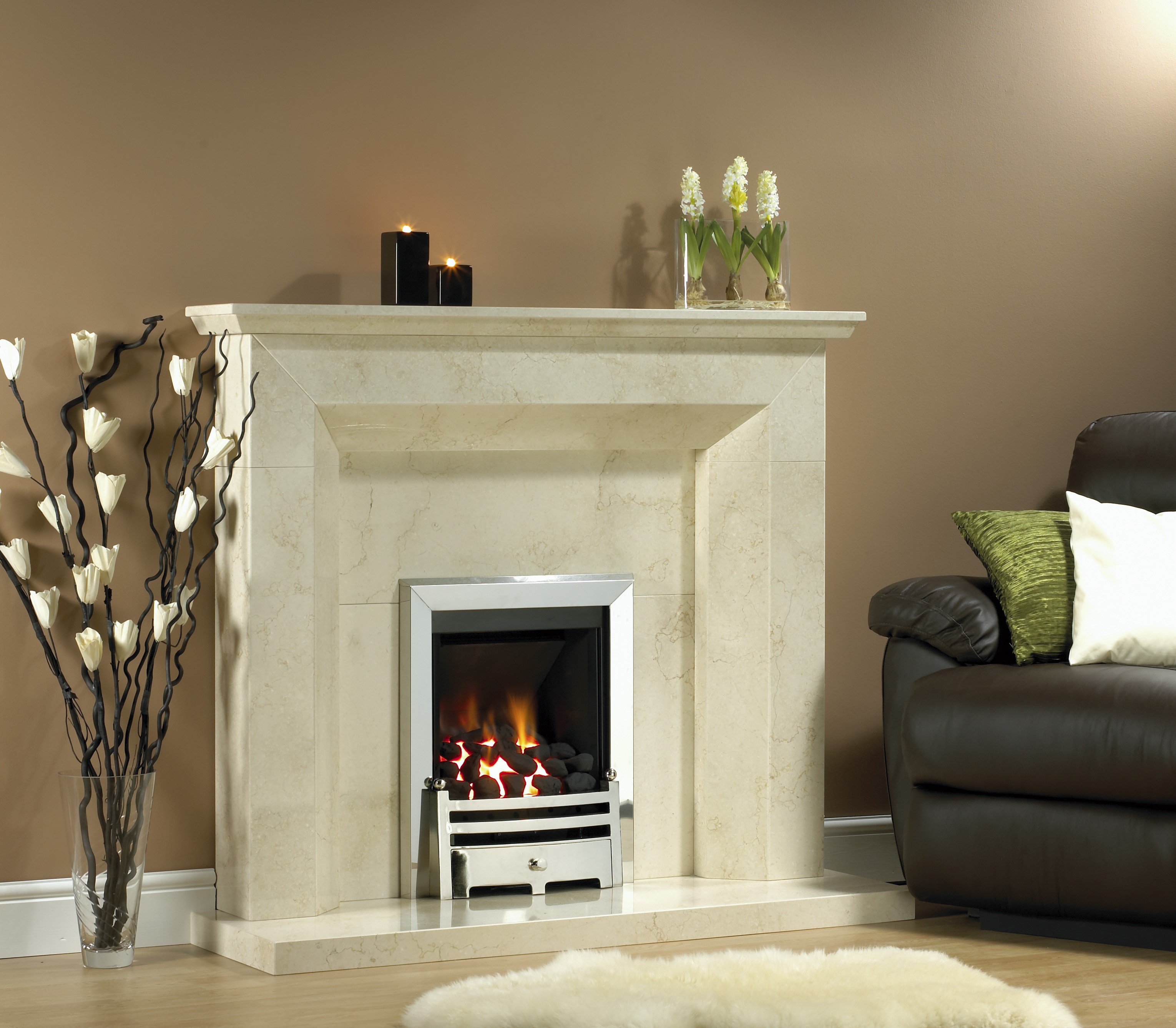 intérieur de chambre à coucher lumineux dans la couleur du café au lait