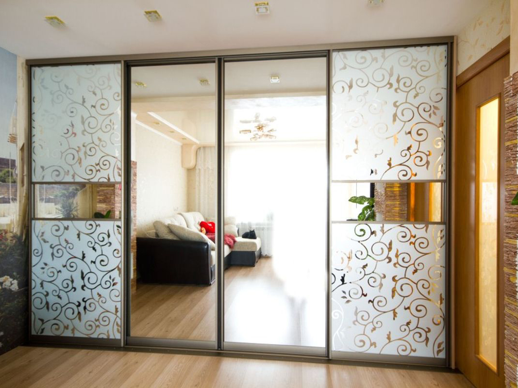 grande armoire dans le style de la chambre