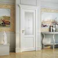 portes lumineuses à l'intérieur de la photo de la chambre