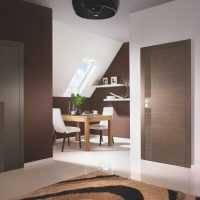 portes lumineuses dans le style de la photo du couloir