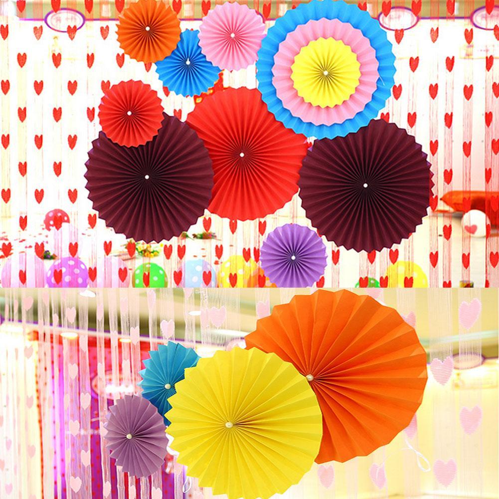 éventail en papier dans le style du couloir