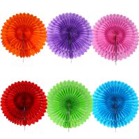 un ventilateur en carton dans le style de l'image du couloir