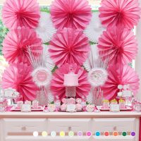 éventail en papier dans le style de photo d'invité