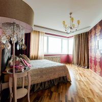 belle couleur bordeaux à l'intérieur de la photo du couloir