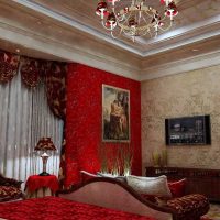 couleur bordeaux vif dans la conception de la photo de l'appartement