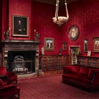 belle couleur bordeaux dans le style de la maison photo