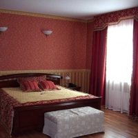 couleur bordeaux saturée à l'intérieur du salon photo