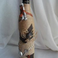 l'idée de décoration chic de bouteilles en verre avec photo ficelle