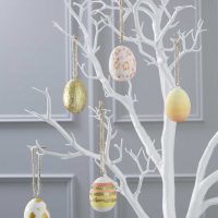 the idea of the original decoration of the room with a tree do it yourself photo