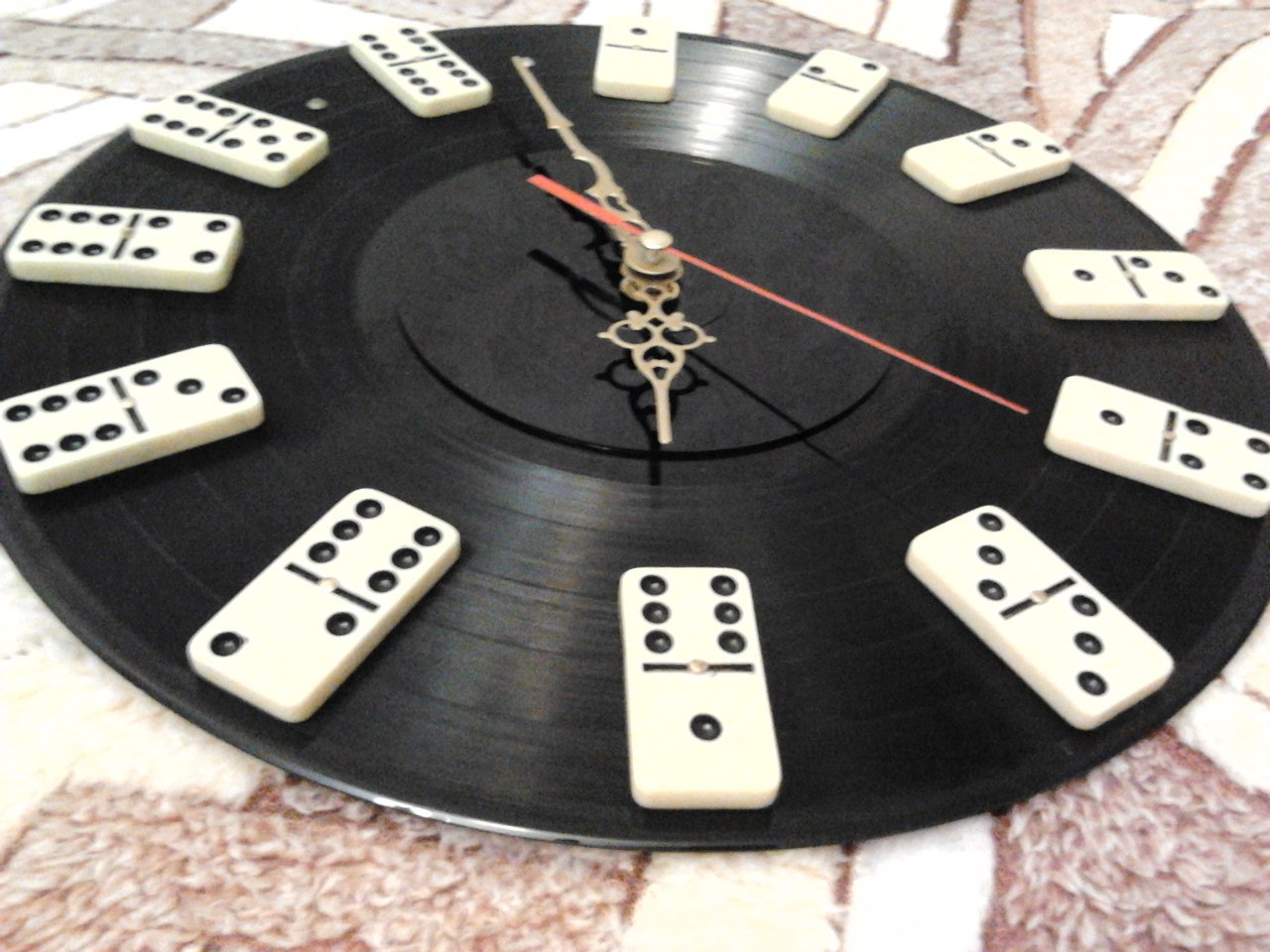 do-it-yourself idea of an original watch decor