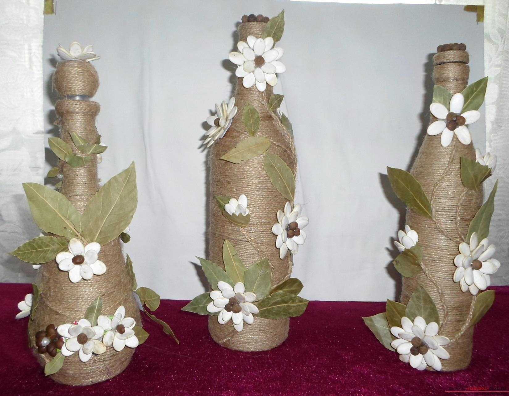 une variante de beau design de bouteilles de champagne avec de la ficelle