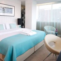 combinaison de tons clairs à l'intérieur de la photo de la chambre