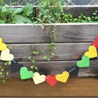 do-it-yourself bright room decoration for Valentine's Day photo