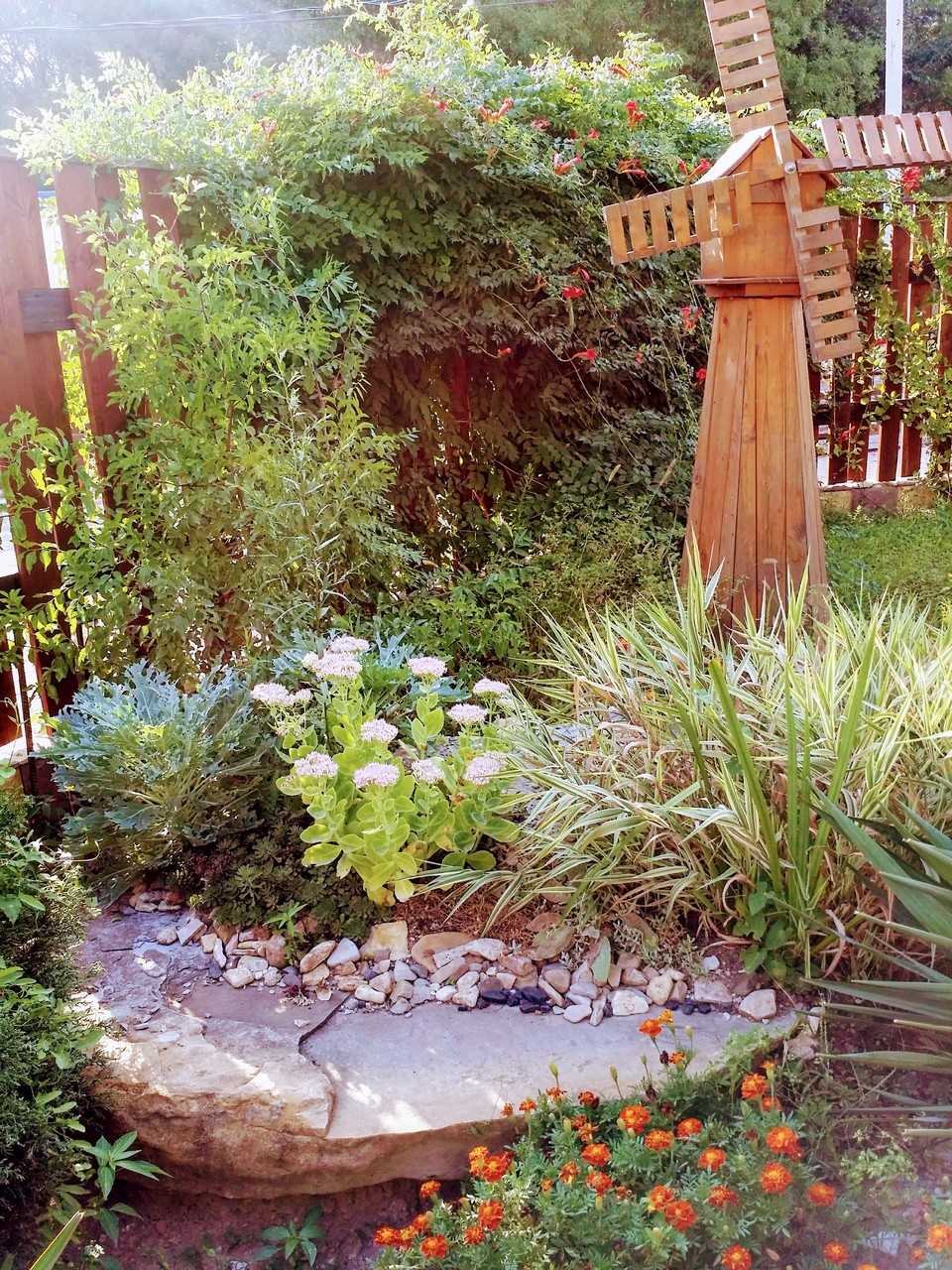 belle création d'un décor de chalet d'été avec des pierres