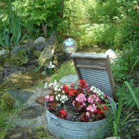 belle création du décor du chalet avec des fleurs photo