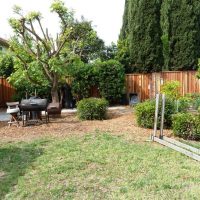 belle création de la conception d'un chalet d'été par des moyens improvisés photo