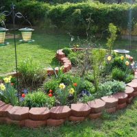 La conception originale de la conception du chalet avec des pierres photo