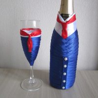 décoration chic de bouteilles en verre avec image de rubans décoratifs