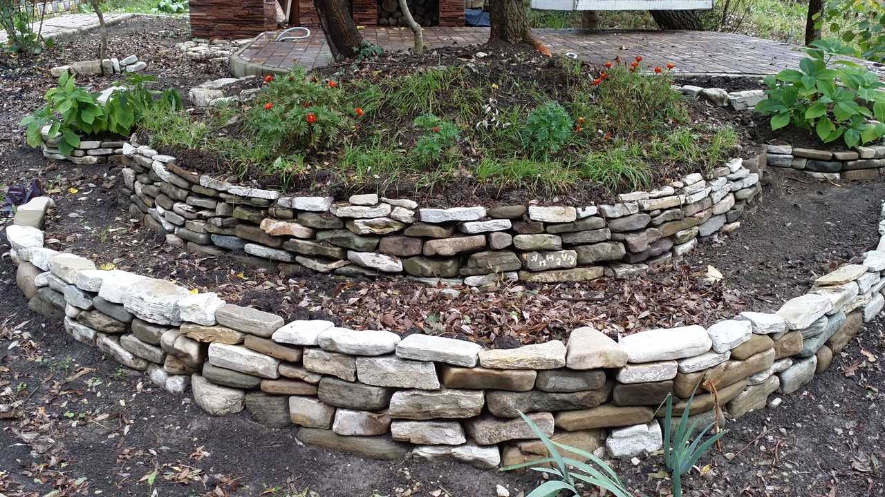 création inhabituelle d'un décor de maison de campagne avec des moyens improvisés