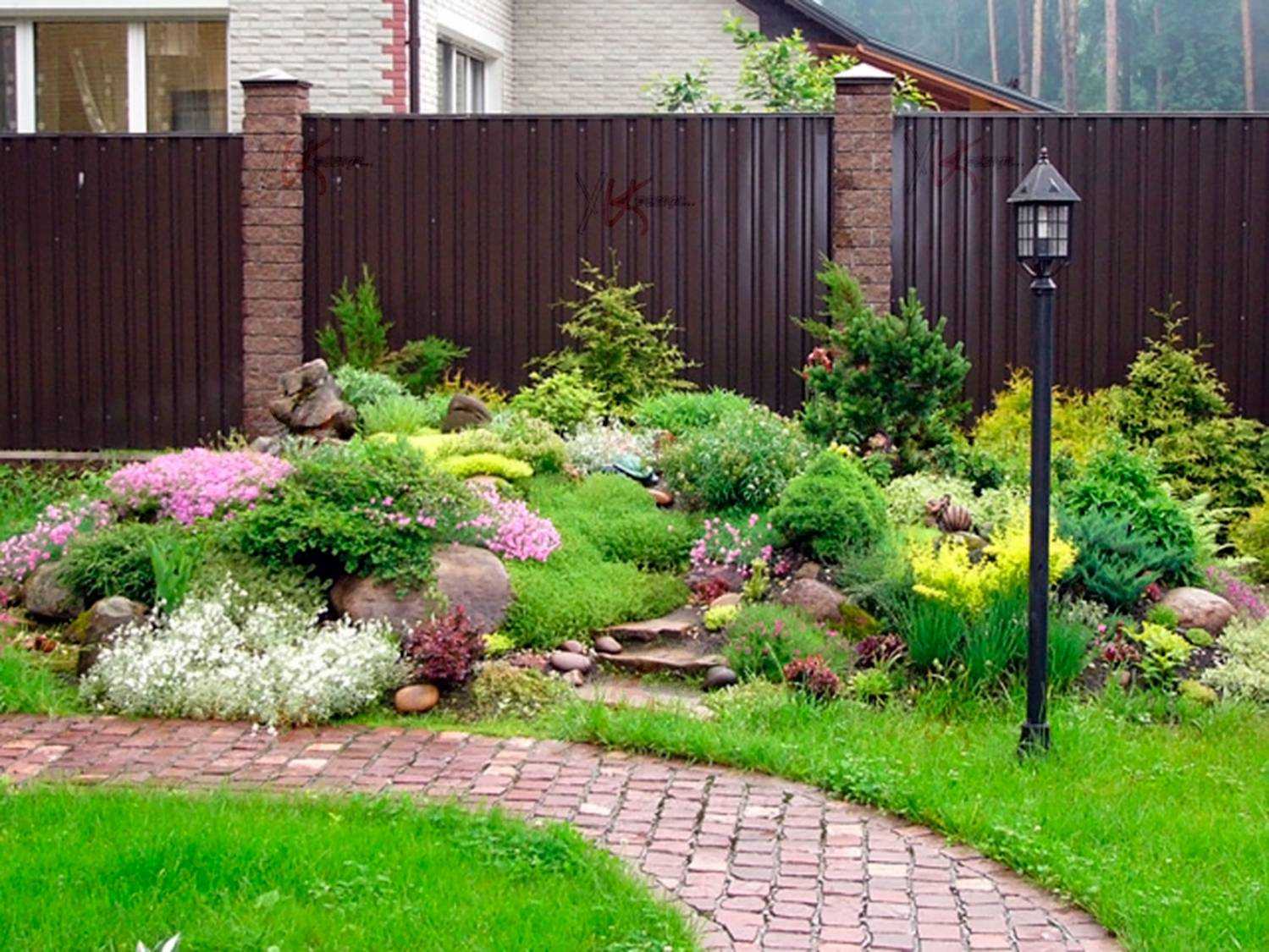 création inhabituelle de la conception d'une résidence d'été avec des faux