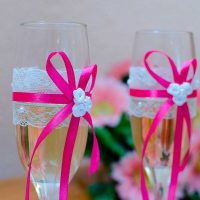 design original de bouteilles avec image de rubans décoratifs