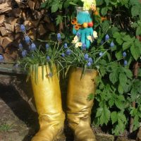 belle conception d'une maison de campagne avec des fleurs photo