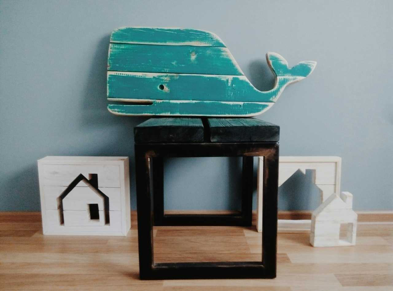 do-it-yourself idea of a bright room decor with a tree