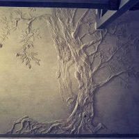 version du design moderne de l'appartement avec un motif décoratif sur le mur