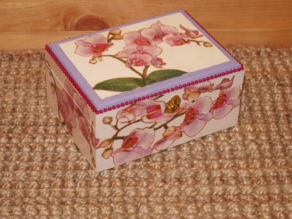 the idea of unusual decoration of the casket