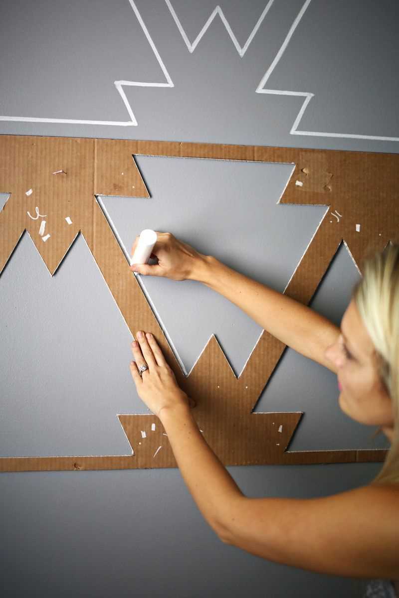 version du design moderne de la pièce avec un motif décoratif au mur