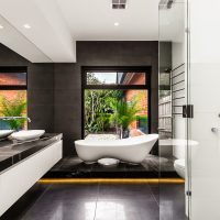 idea of bright design of a white bathroom photo