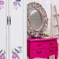 idea of a bright facade of a room with a decorative photo cage