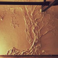 variante de l'intérieur inhabituel de la pièce avec un motif décoratif sur le mur photo