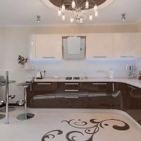 idée de l'intérieur original d'une grande photo de cuisine