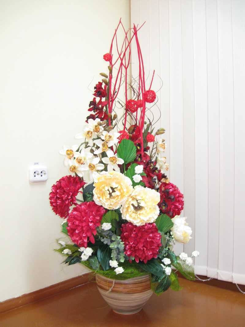 the idea of festive decoration of objects by March 8