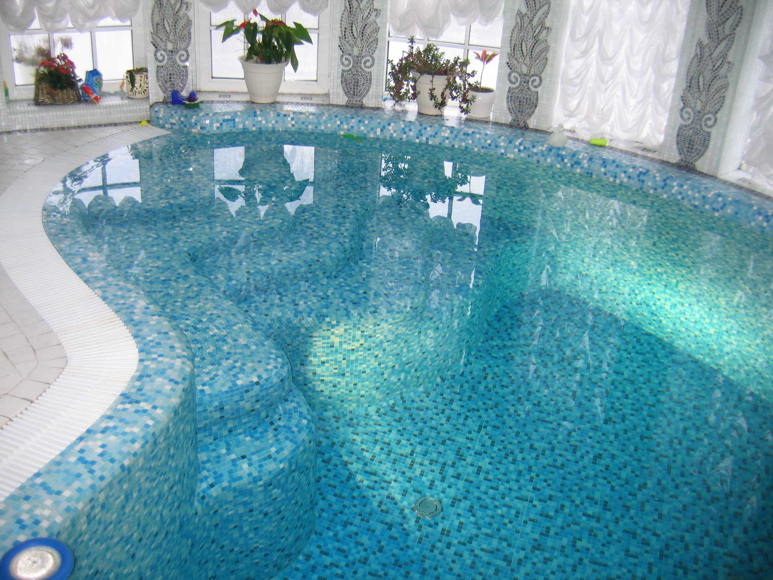 idea of a modern decor of a small pool