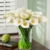 the idea of a beautiful tabletop vase decoration picture