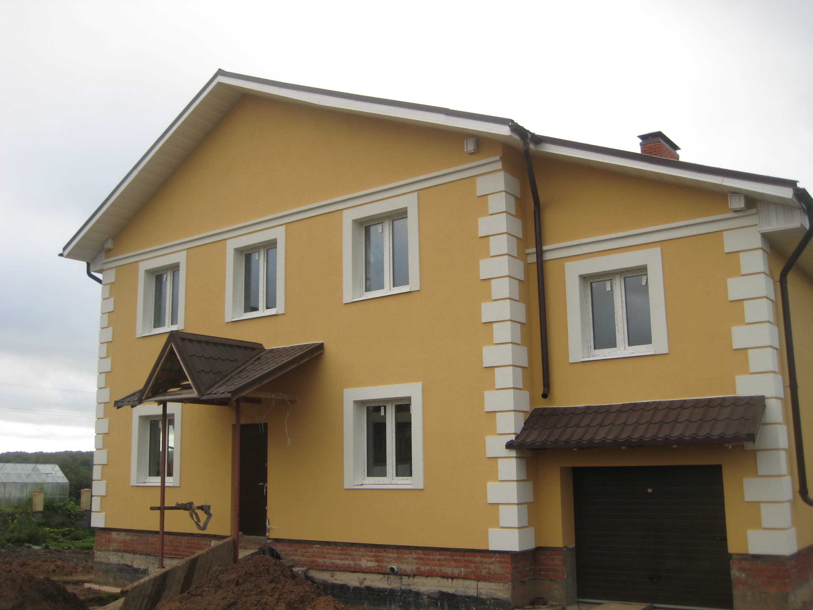 idea of unusual decoration of a country house