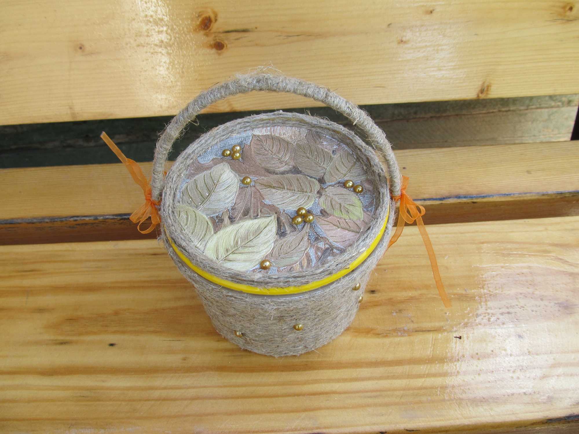 the idea of brightly decorating your own jewelry box