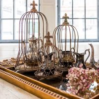 idea of the original facade of the apartment with a decorative cage photo