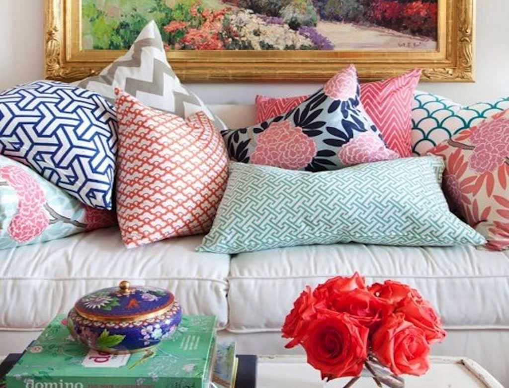 the idea of modern decorative pillows in the style of the living room