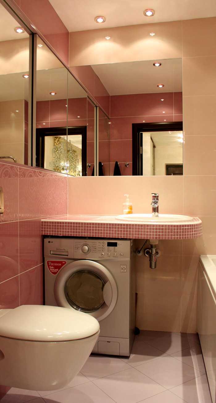 the idea of a bright bathroom design 2.5 sq.m