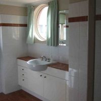 idea of a beautiful bathroom interior with a picture window