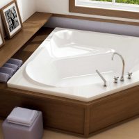 version du style moderne de la salle de bain avec une image de baignoire d'angle