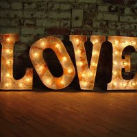 the idea of using decorative letters in the interior of the living room picture