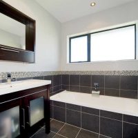 idea of modern bathroom design with photo window